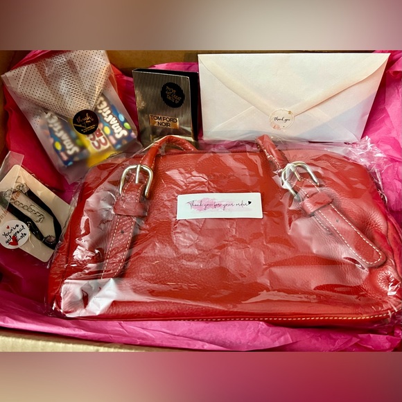 💋 Welcome Poshers 💋 - Picture 8 of 16